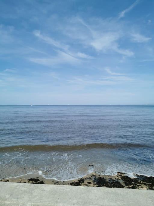 Appartement Acces Direct A La Plage Bernieres-sur-Mer Exterior photo