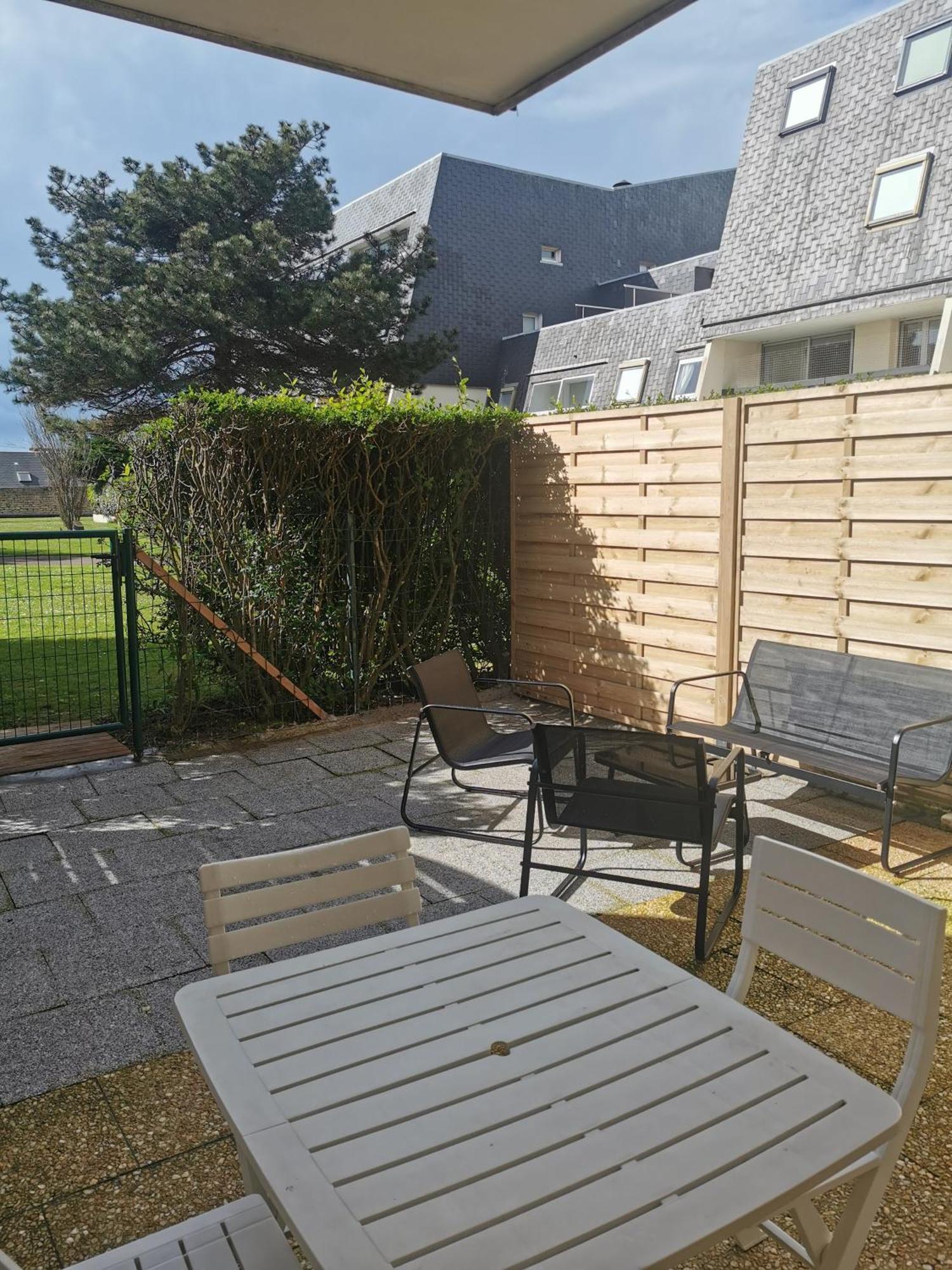 Appartement Acces Direct A La Plage Bernieres-sur-Mer Exterior photo